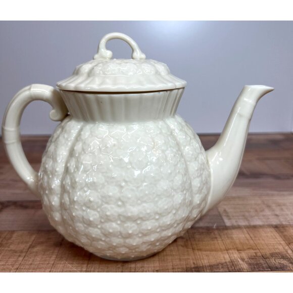 Lenox Hawthorne Limited Edition White Ceramic Pumpkin-Shaped Teapot With Lid - Picture 4 of 7